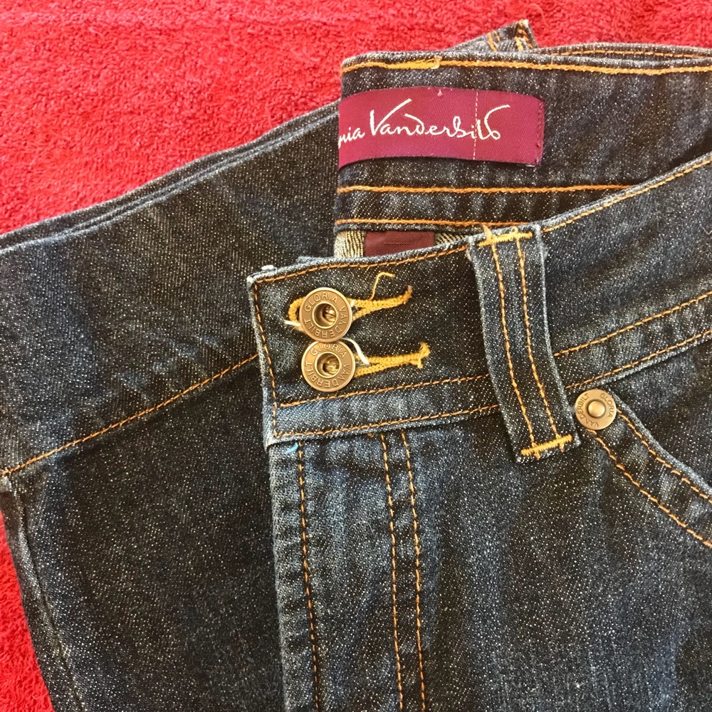Women’s Gloria Vanderbilt Capris size 6
